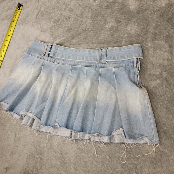 Fashion Nova Mini Skirt Women's XL  Pleated Light Wash Denim Frayed y2k - Picture 7 of 9